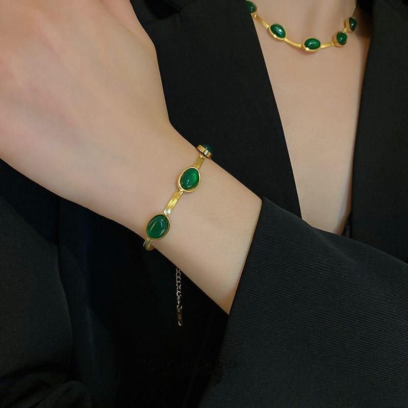 Luxury Oval Green Crystal Jewelry Set – 18K Gold-Plated Necklace & Bracelet (Emerald Green)
